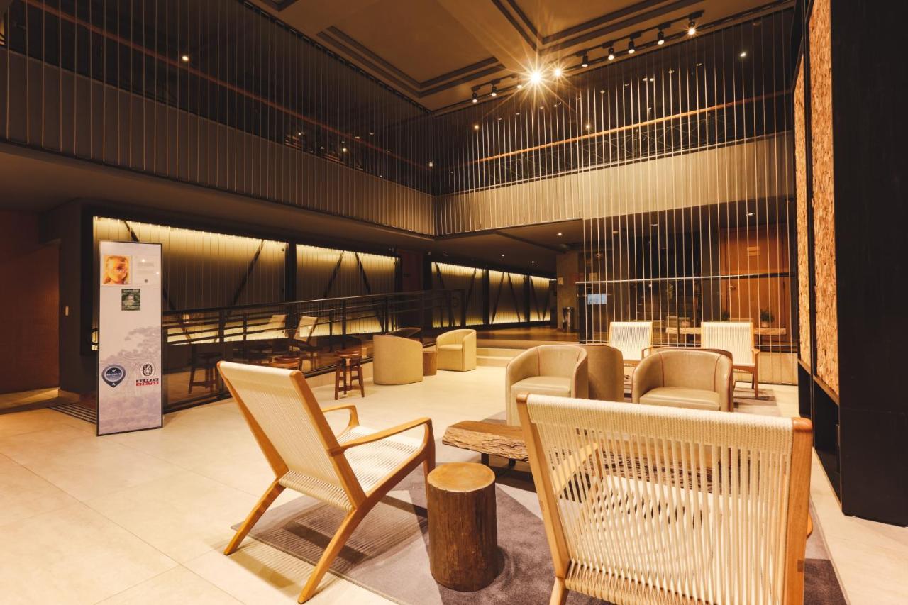 库里提巴机场美居酒店 São José dos Pinhais 外观 照片